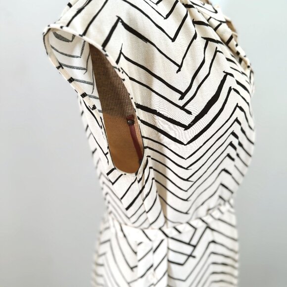 H&M Midi Cream & Black Pattern Dress - Picture 6 of 13